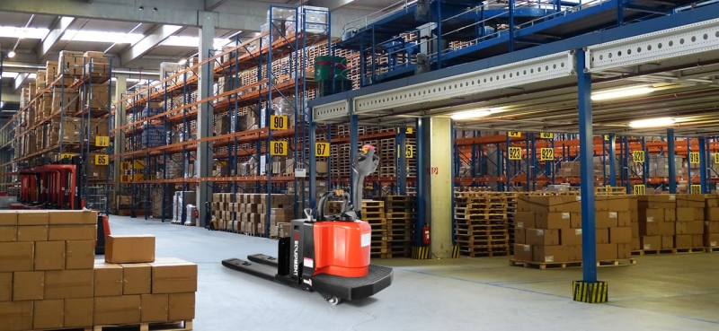 Xe n&acirc;ng tay điện thấp